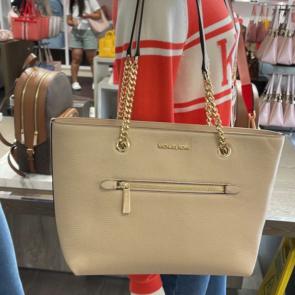 MICHAEL KORS
Jet Set Medium Front Zip Pebbled Leather Chain Tote Bag
Buff
NWT - Picture 1 of 16